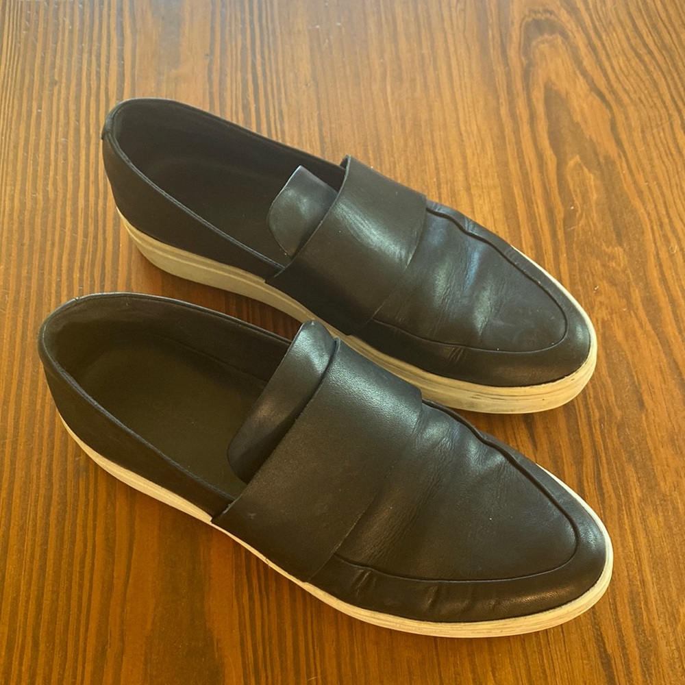 Vagabond black leather slip on sneakers